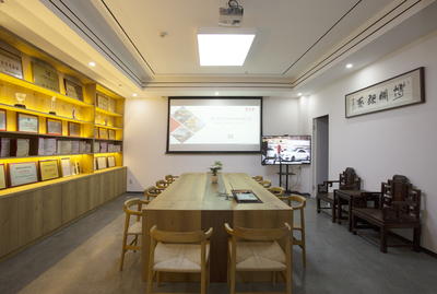 現(xiàn)代工業(yè)綜合體的核心設施 工廠、辦公環(huán)境與會議展覽服務